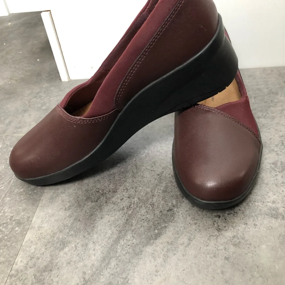 Clarks Suttyn Walk slip-on wedges size 6.5